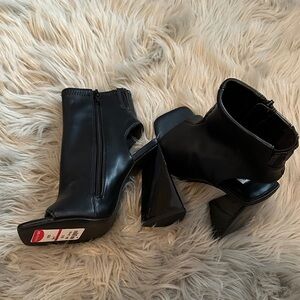 NWT Steve Madden Heel Boots